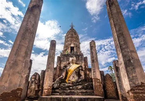  El Wat Phra Si Rattana Mahathat: Un Tesoro Histórico Brillando Bajo el Sol de Isan!