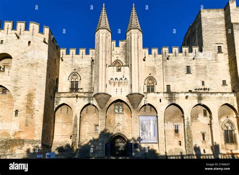 ¡El Palacio de los Papas en Avignon: Una Fortaleza Medieval que te Transportará a la Edad Media!