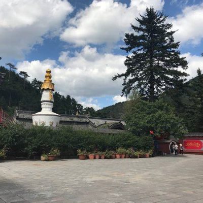 ¡El Templo de Zhenhai, un oasis de calma ancestral en el corazón bullicioso de Huizhou!